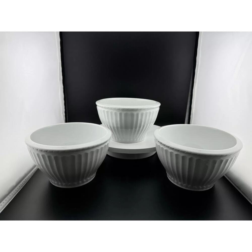 Coventry Bowl Parthenon Pattern White in Excellent Condition